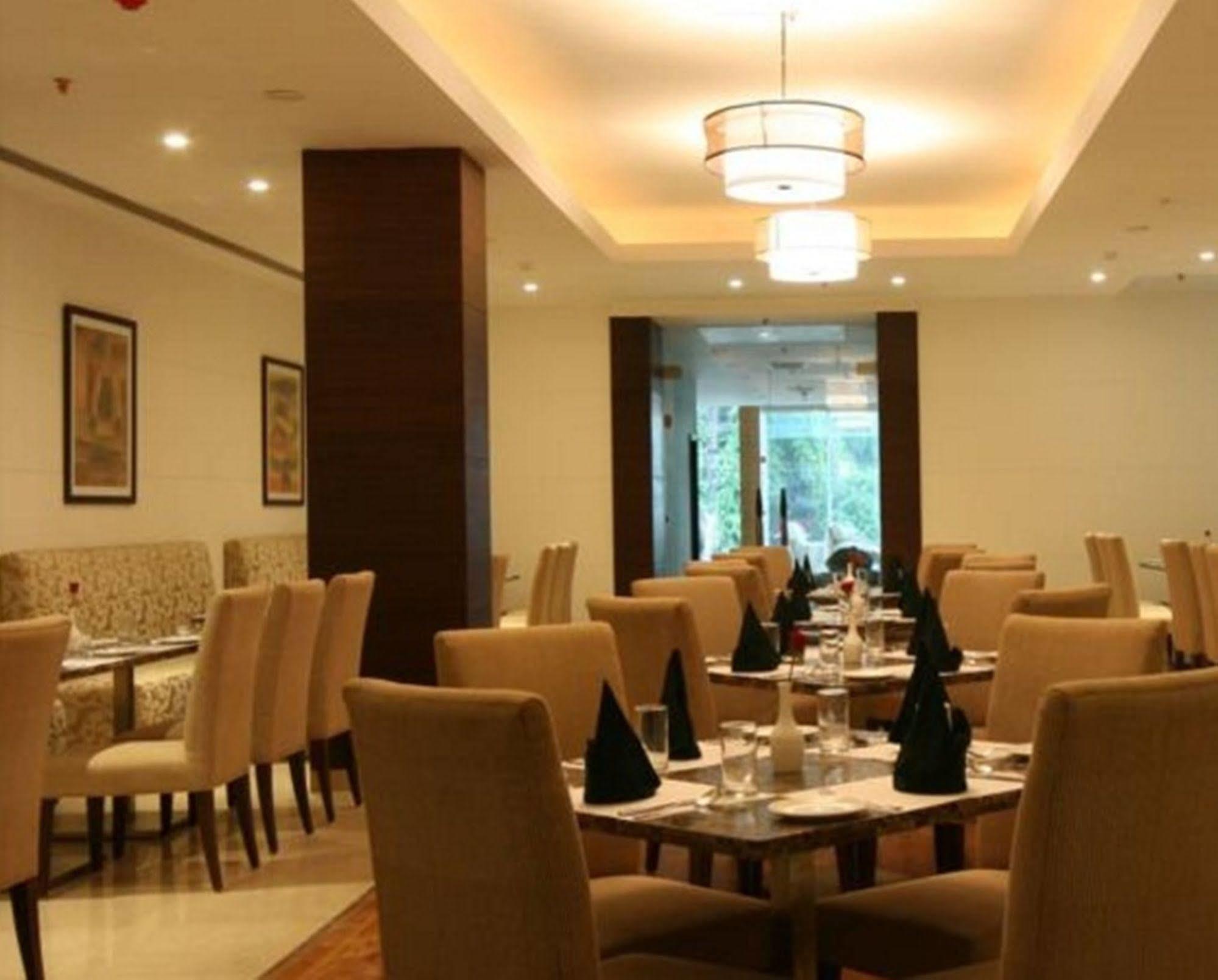 Four Points By Sheraton Vadodara Luaran gambar